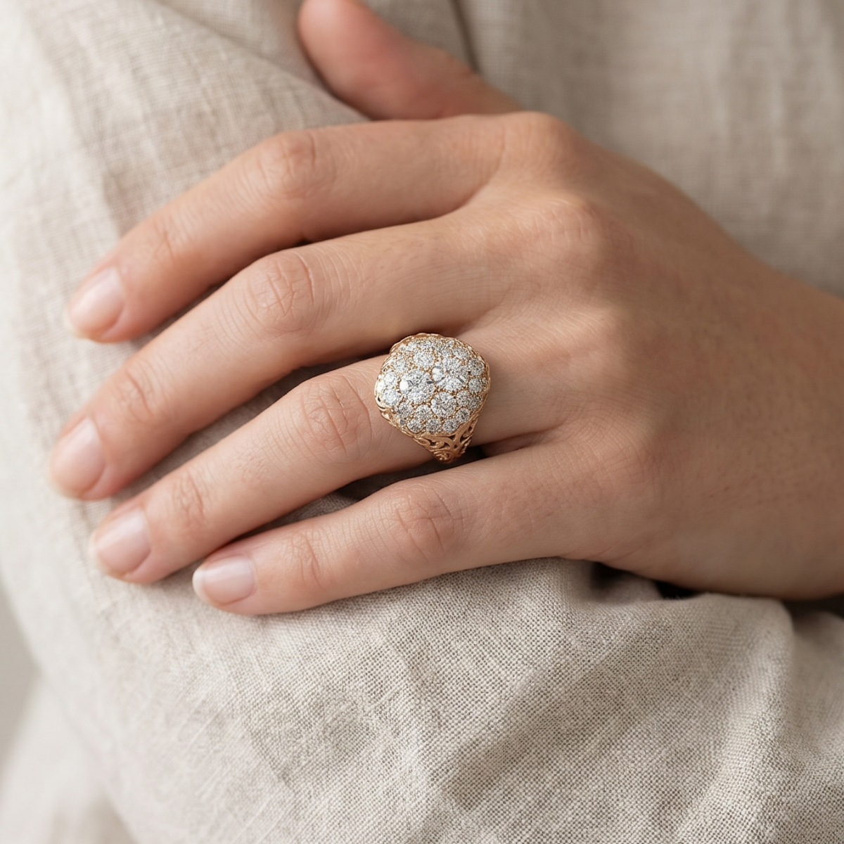 Vintage Gold Ring with Round Diamonds