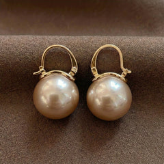 Touch of Pearls Earrings